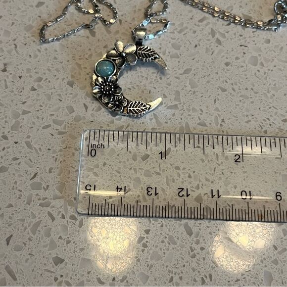 Vintage Style Carved Moon Floral Pendant Necklace - Picture 7 of 9